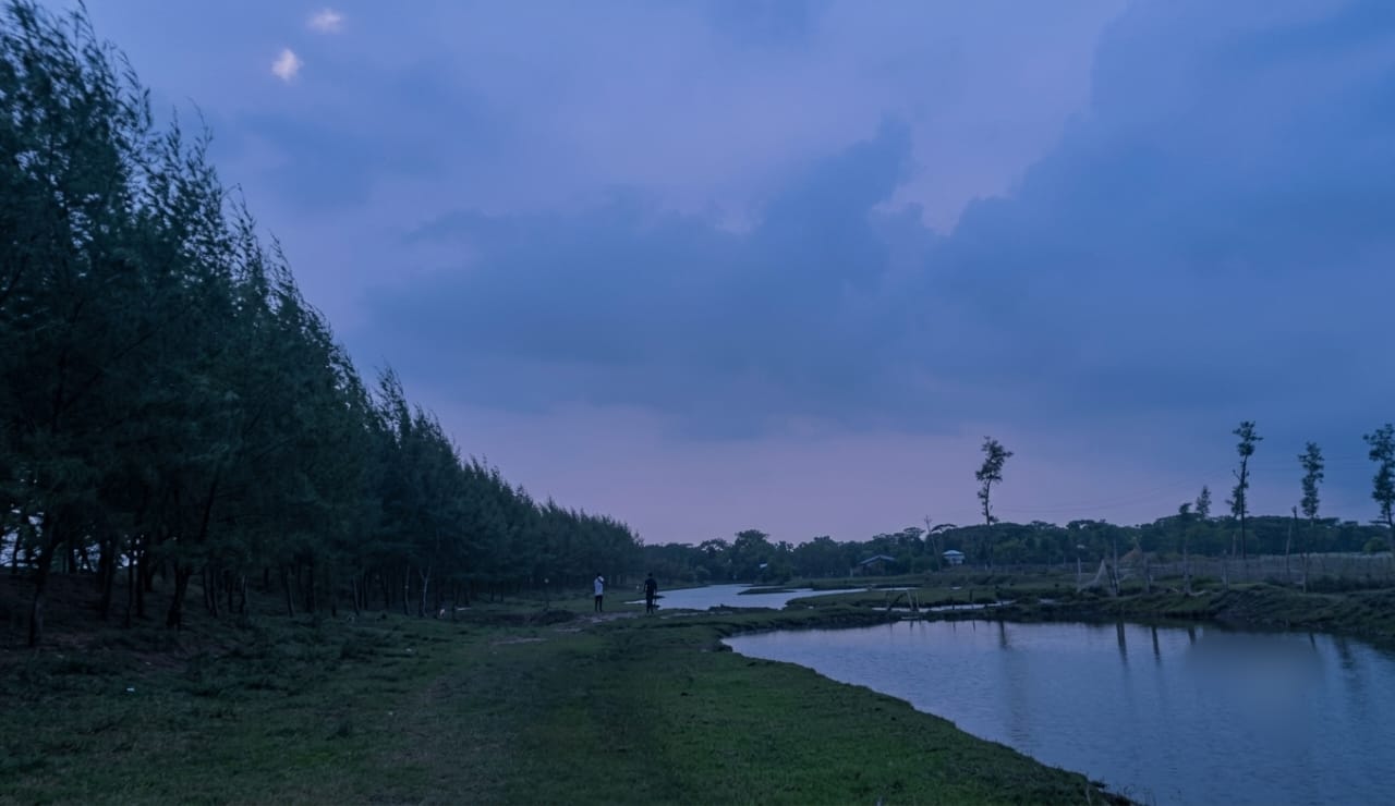 নদীতে সূর্যাস্ত